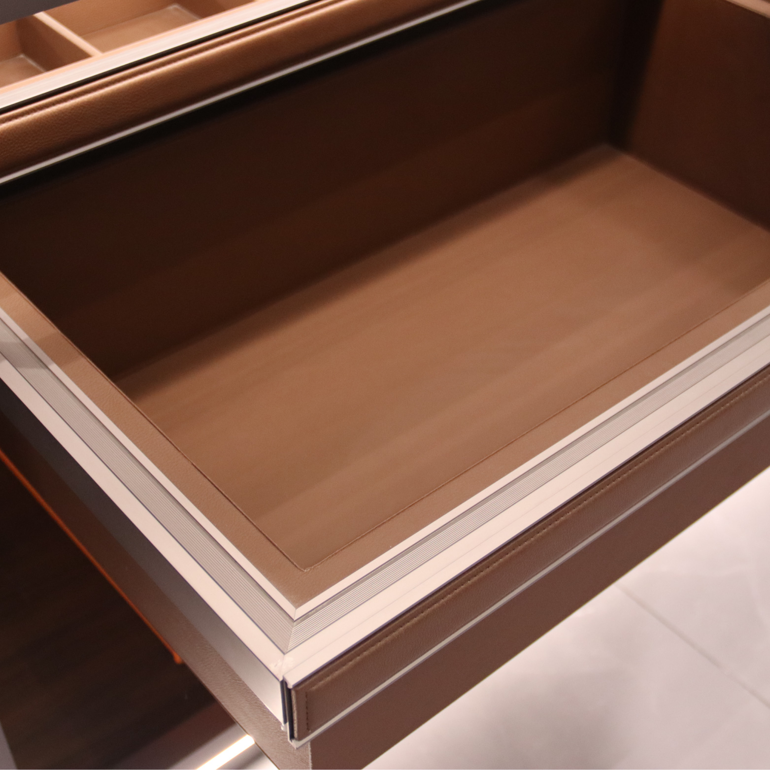 Closet jewelry box design pull-out sliding storage compartment closed leather storage basket Pants hanger