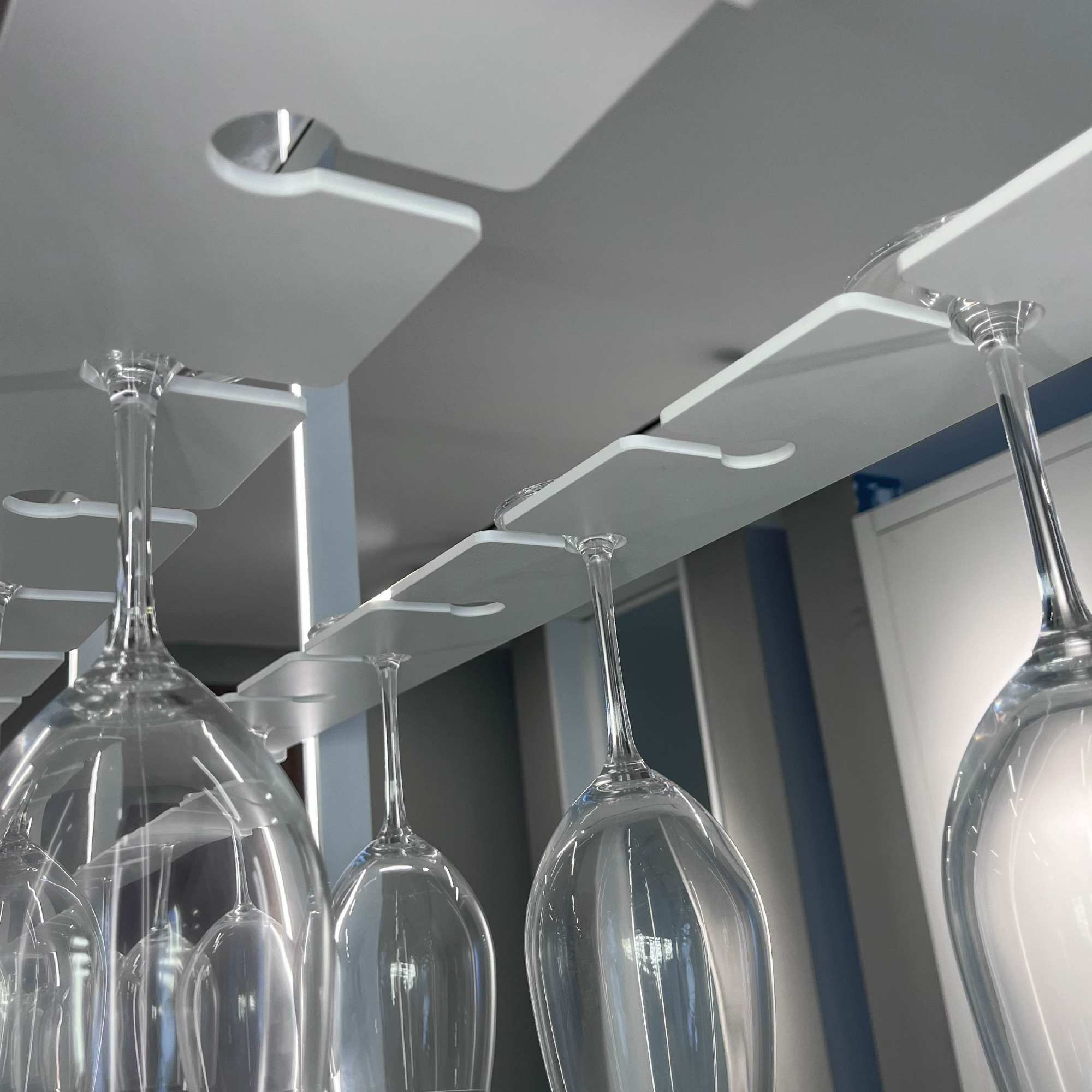 wine display cabinet alcohol display shelf wine display stand Modern fashion invisible glass cabinet open wine rack